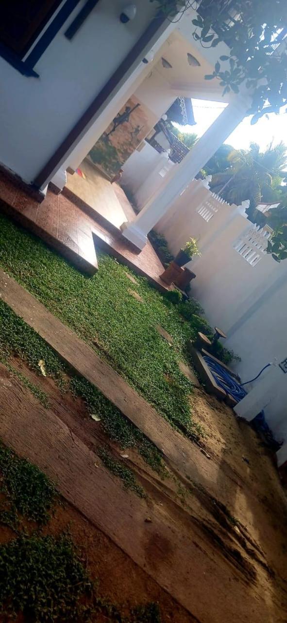 Oviniru Beach Hotel Negombo Zewnętrze zdjęcie